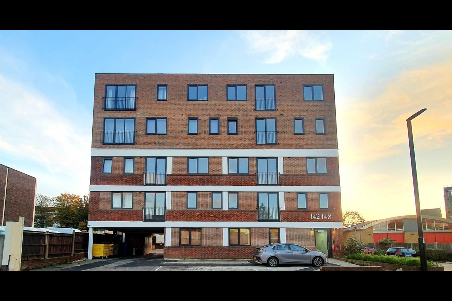Flat Berens Court in Greater London