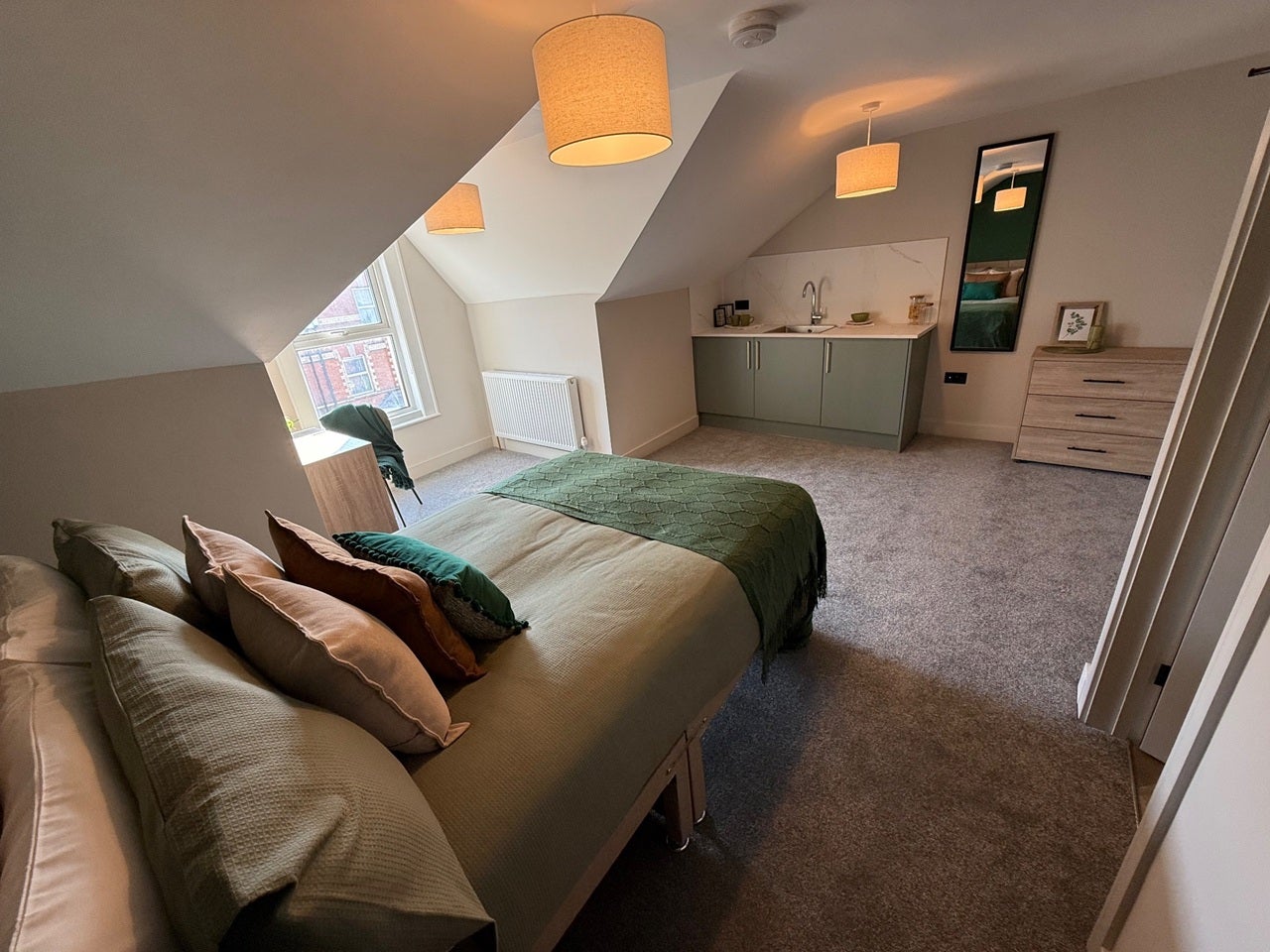 Room Alphington Road in Exeter