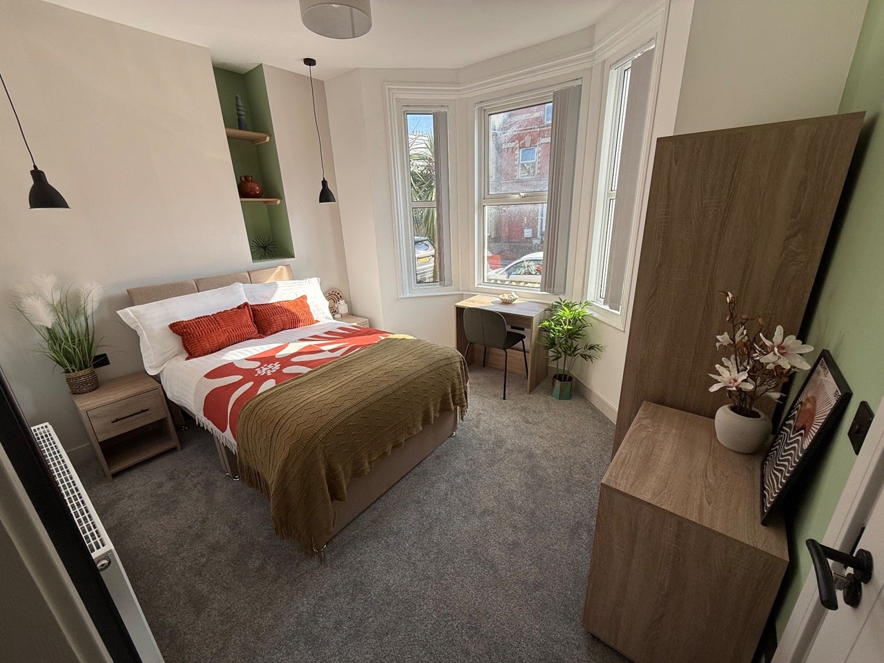 Room Alphington Road in Exeter