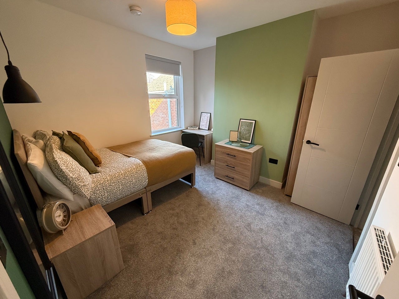 Room Alphington Road in Exeter