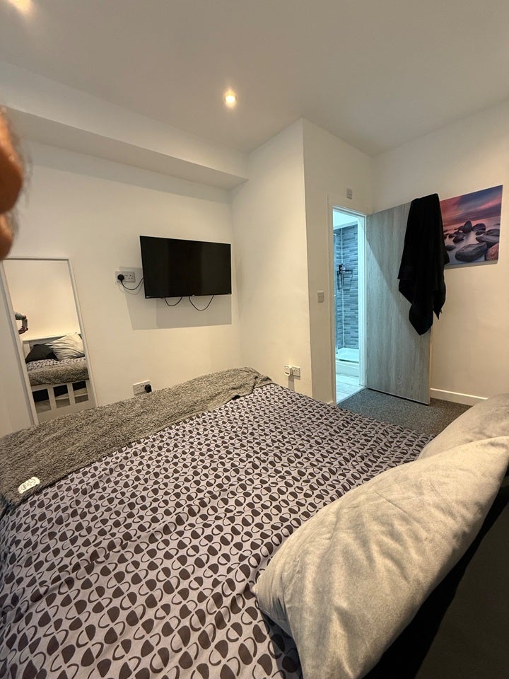 Room Kensington Avenue in Watford