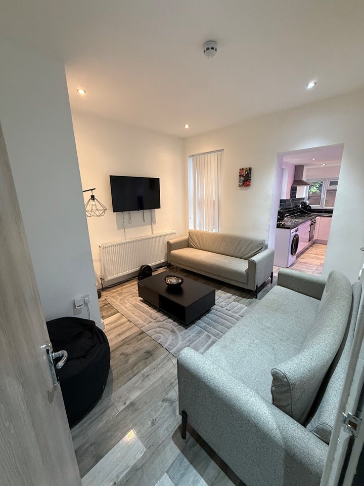 Room Kensington Avenue in Watford