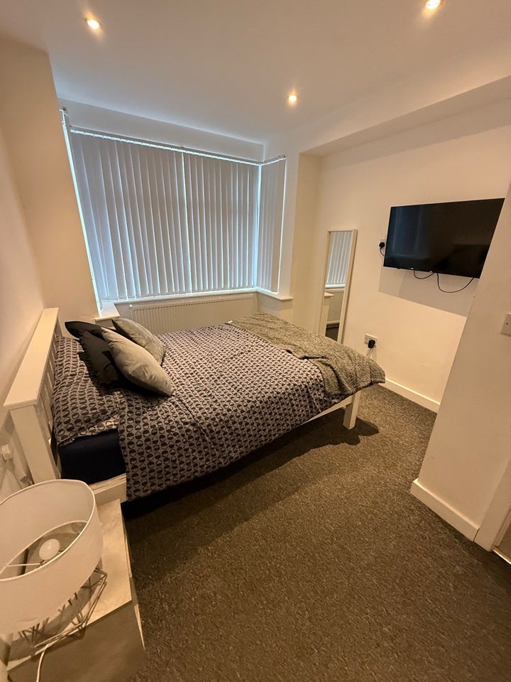 Room Kensington Avenue in Watford