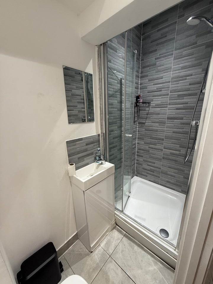 Room Kensington Avenue in Watford