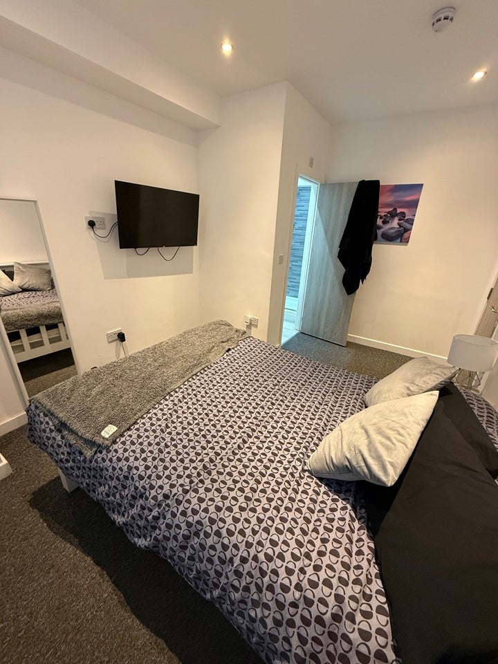 Room Kensington Avenue in Watford