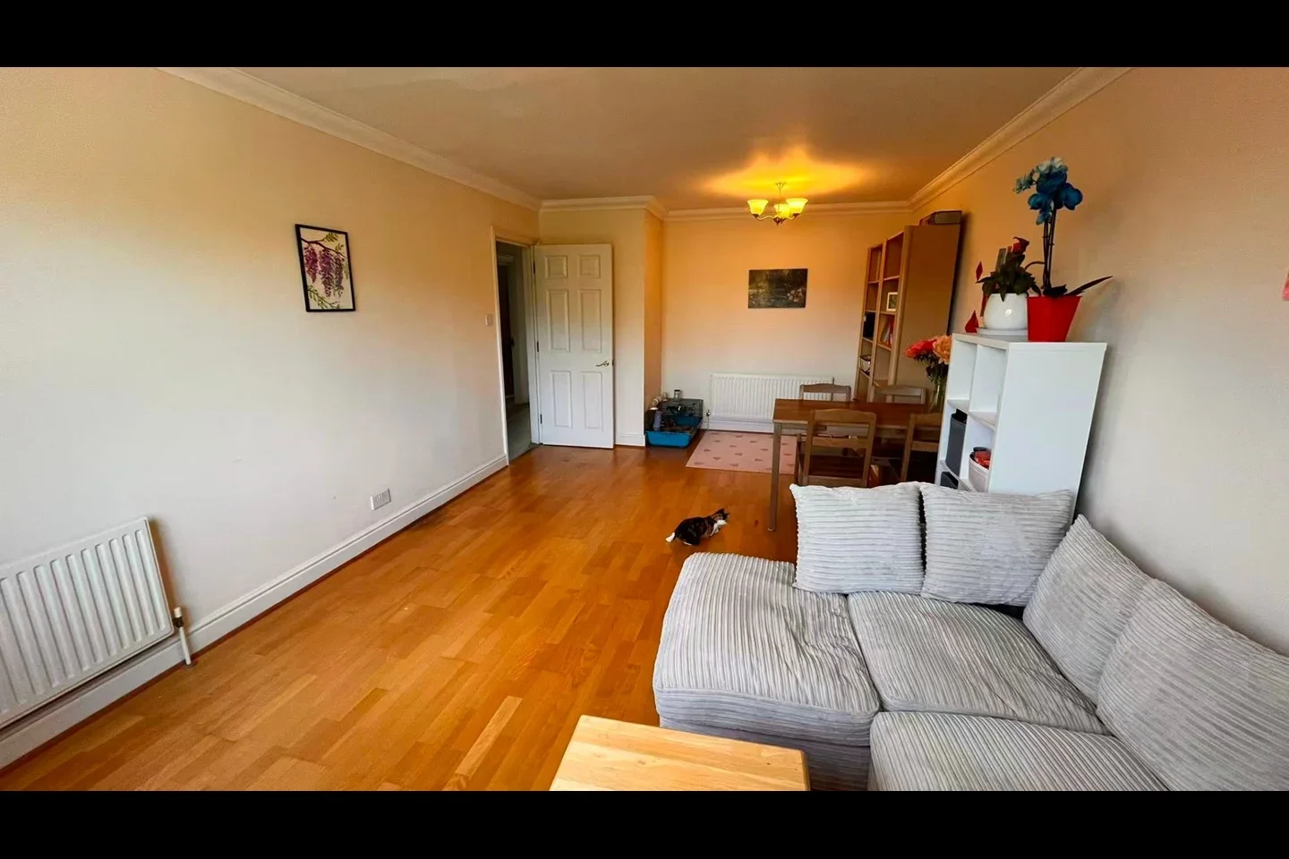 Flat Gainsborough Court in Greater London