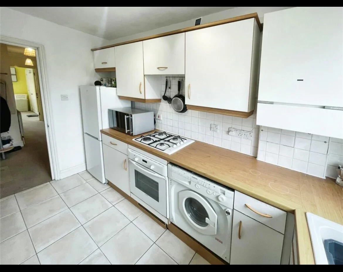 Flat Gainsborough Court in Greater London