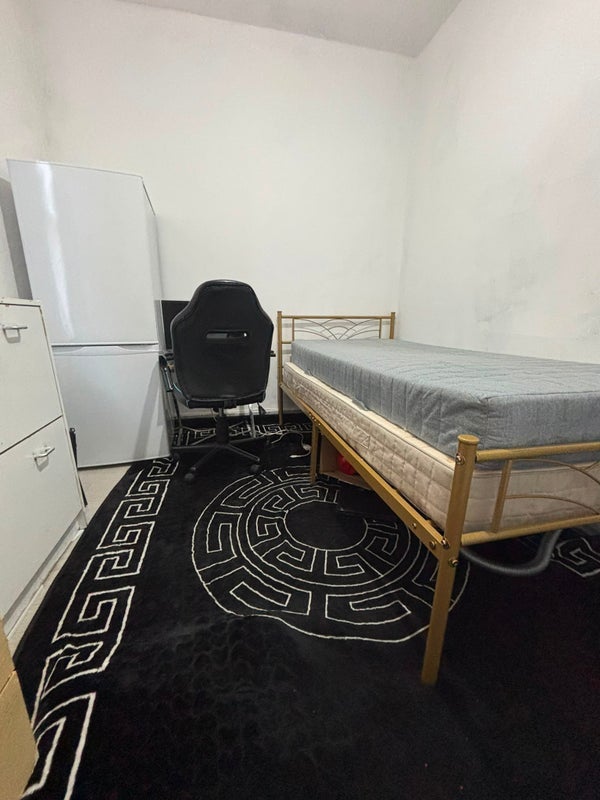 Room Holland Road in Greater London
