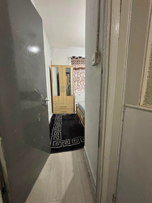 Room Holland Road in Greater London