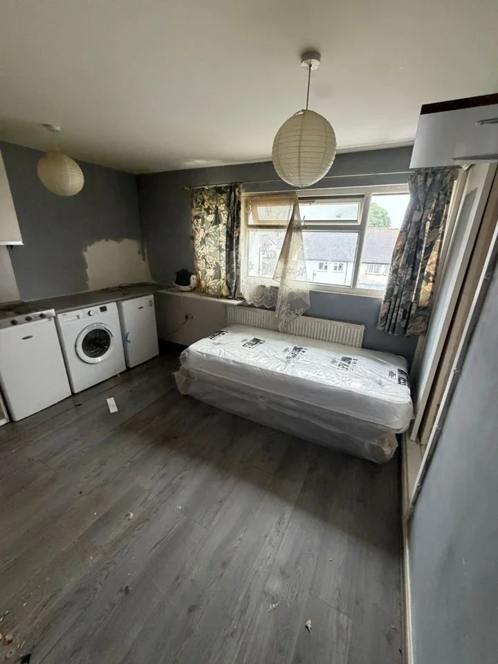 Flat Bettles Close in Greater London