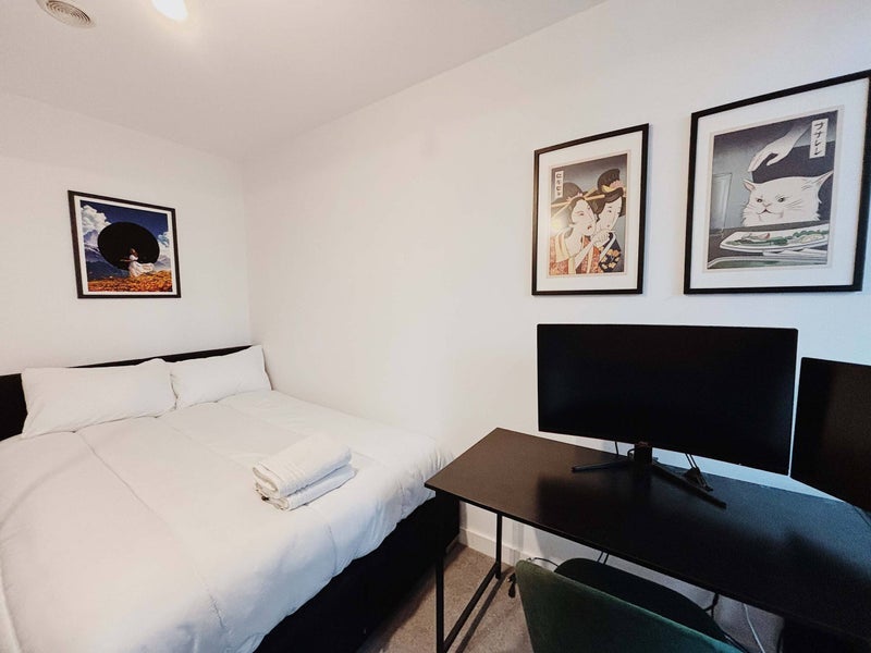 Flat Ash Avenue in Greater London