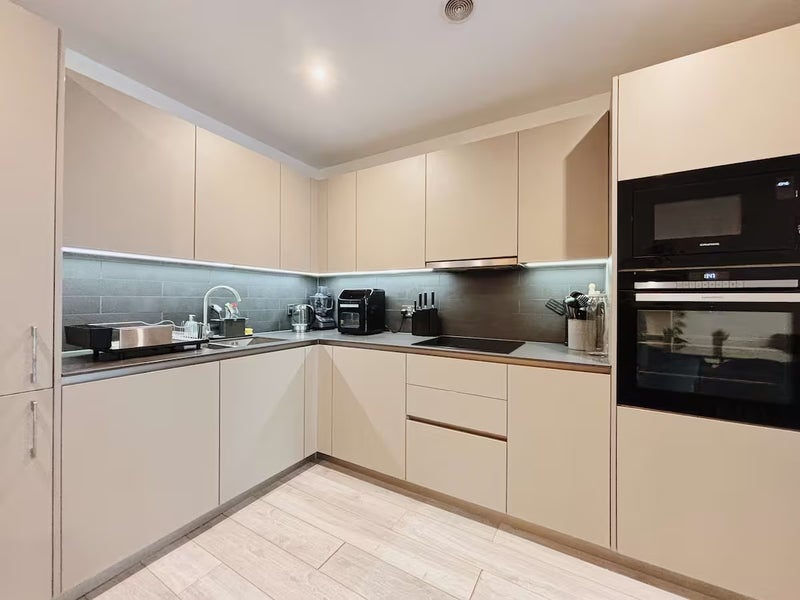 Flat Ash Avenue in Greater London