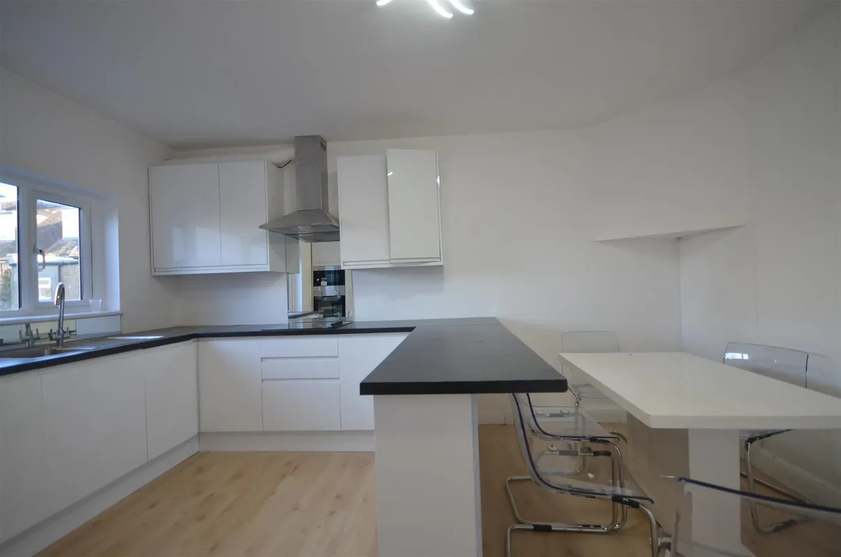 Room Broadlawns Court in Greater London