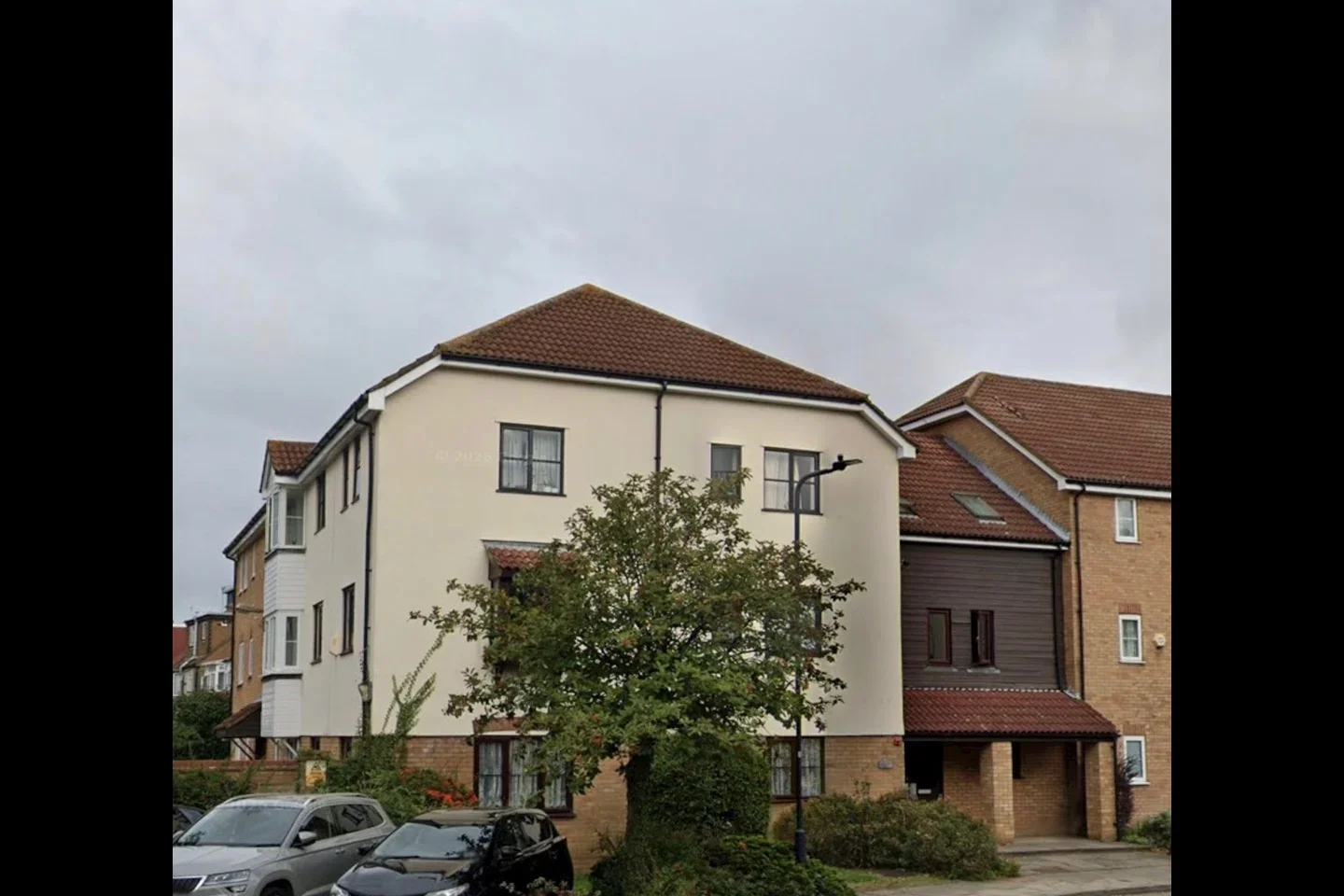 Flat Vicars Bridge Close in Greater London
