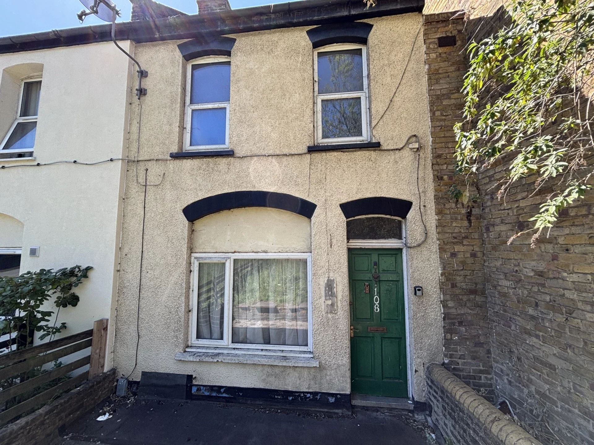 Flat Luton Road in Chatham