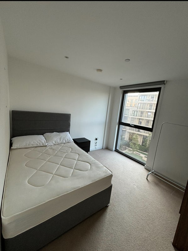 Room Radial Avenue in Greater London