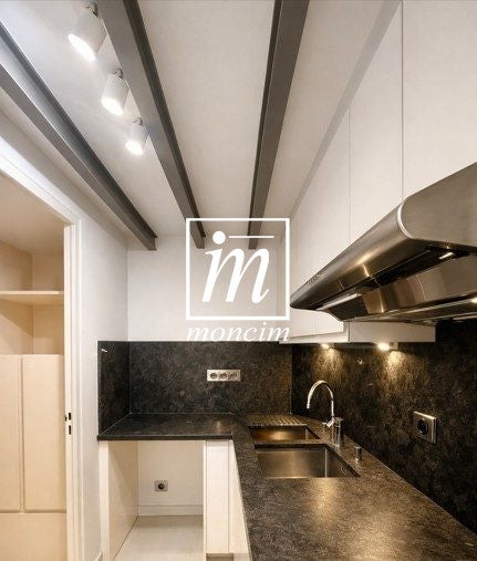 Flat Rue de Madrid in Paris