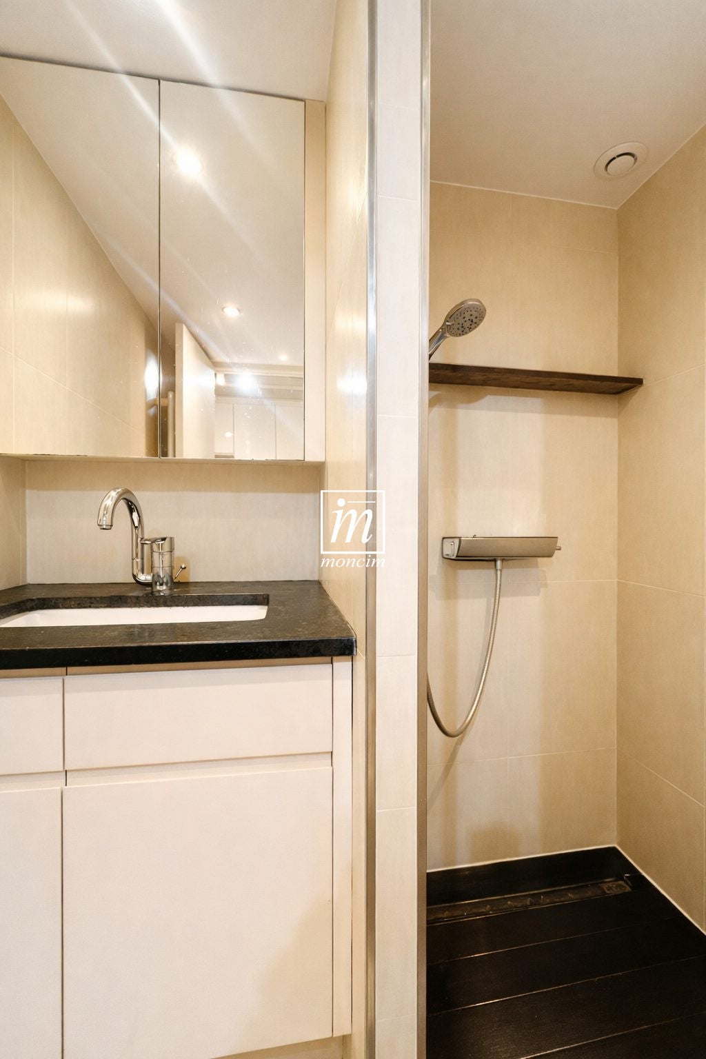Flat Rue de Madrid in Paris
