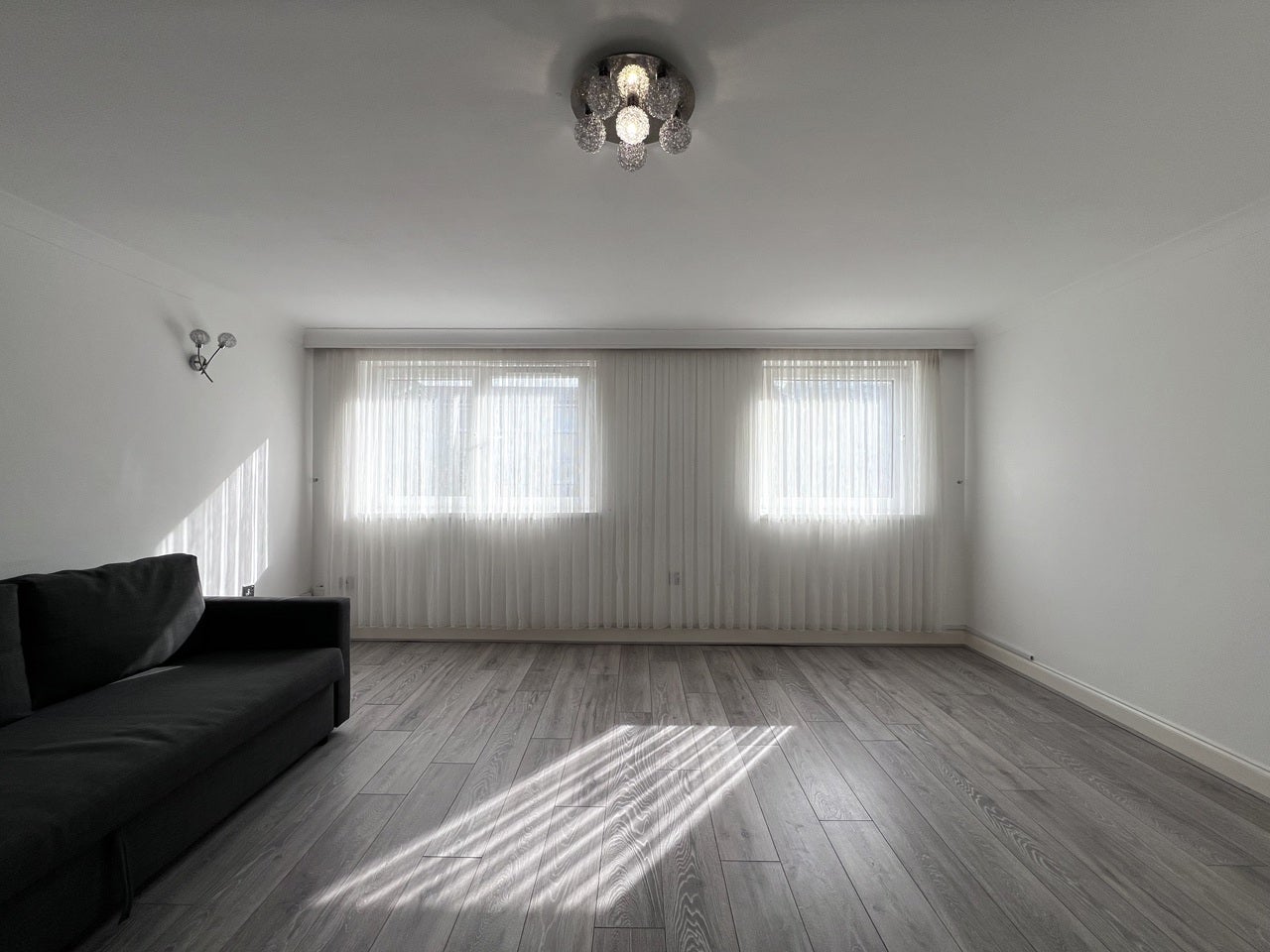 Flat Yeomans Way in Greater London