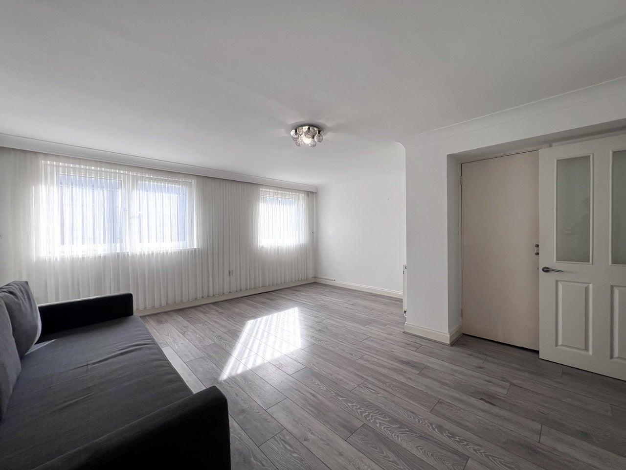 Flat Yeomans Way in Greater London