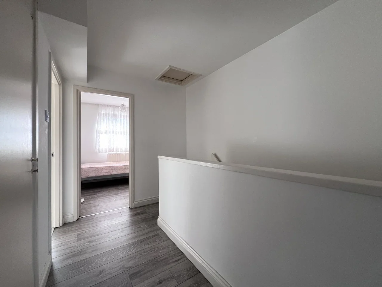 Flat Yeomans Way in Greater London
