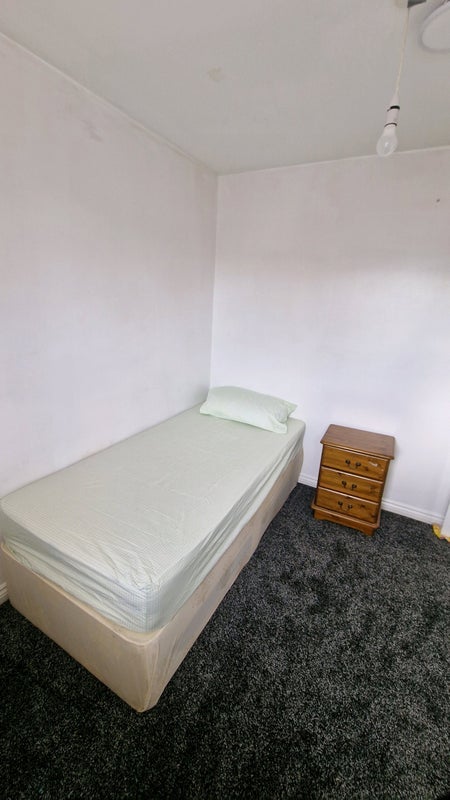 Room Northcote Avenue in Manchester