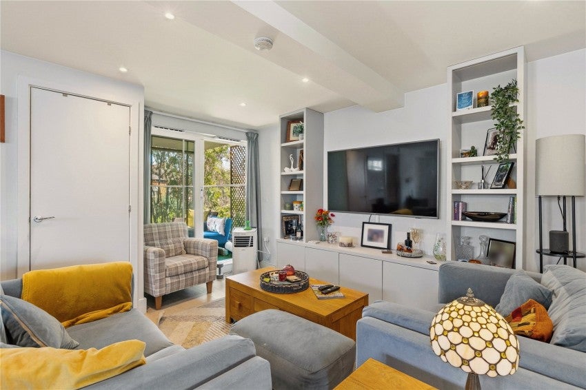 Flat Brookfield Mews in Greater London