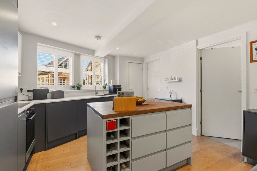 Flat Brookfield Mews in Greater London