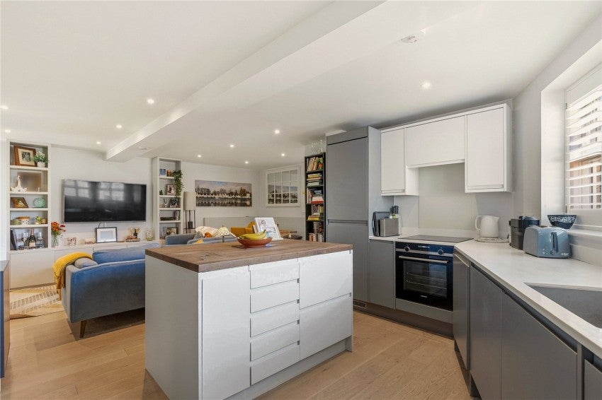 Flat Brookfield Mews in Greater London