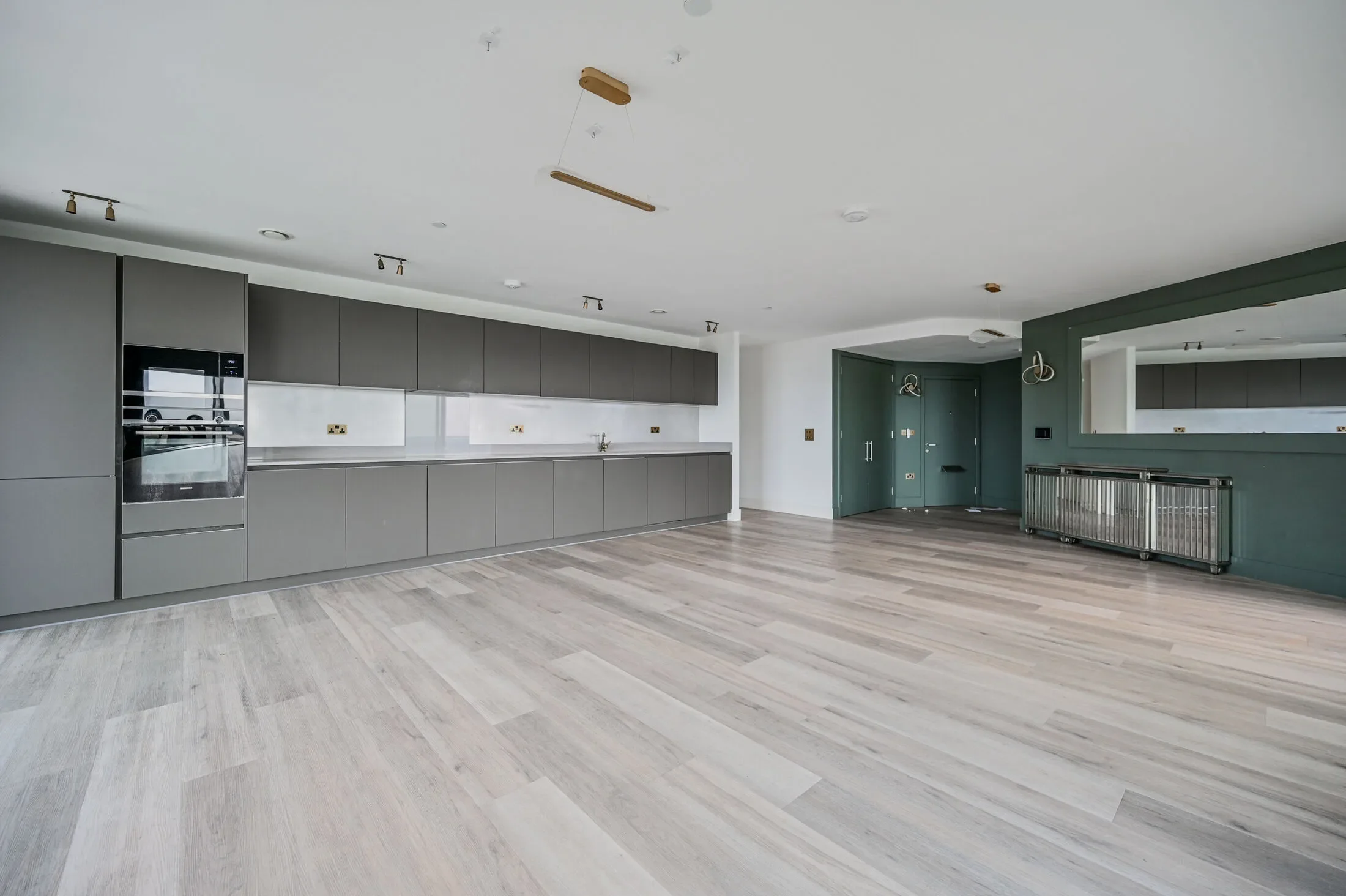 Flat Daneland Walk in Greater London