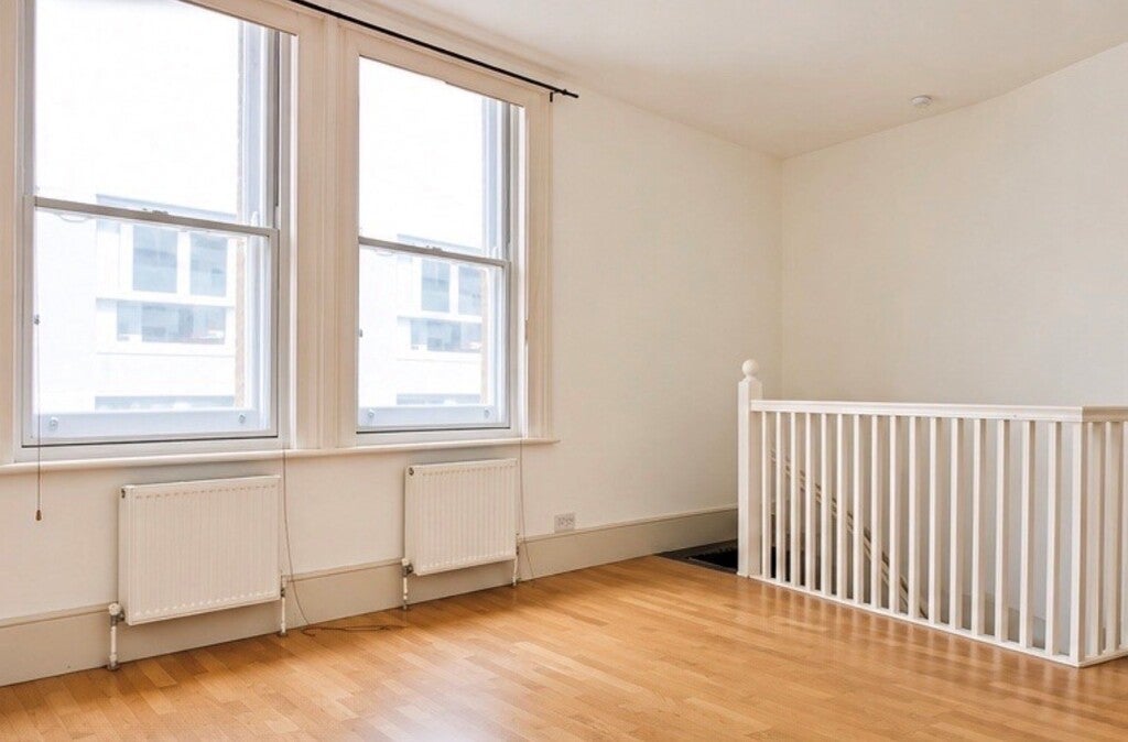 Flat Hackney Road in Greater London