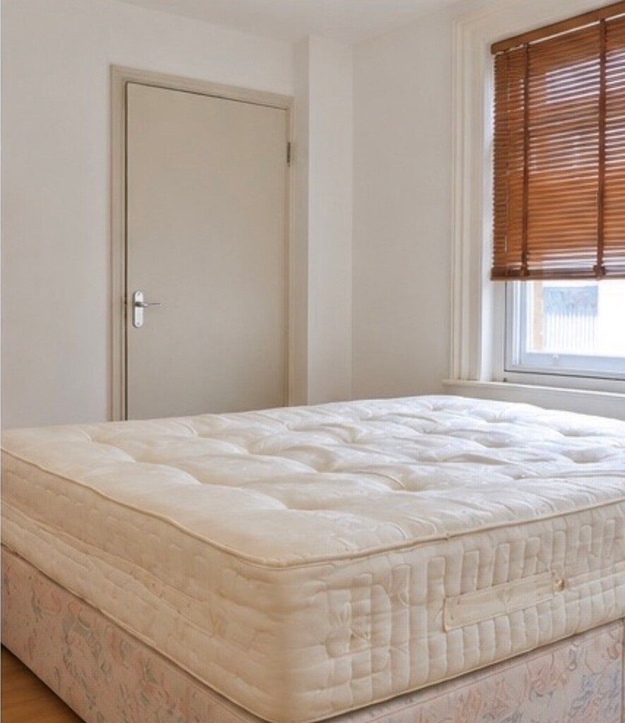 Flat Hackney Road in Greater London