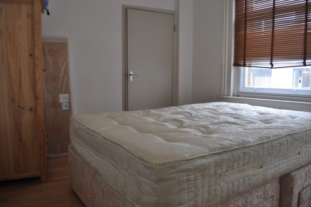 Flat Hackney Road in Greater London