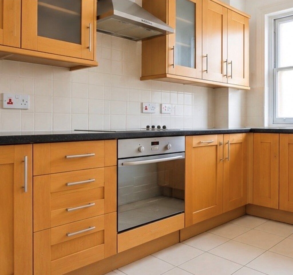 Flat Hackney Road in Greater London