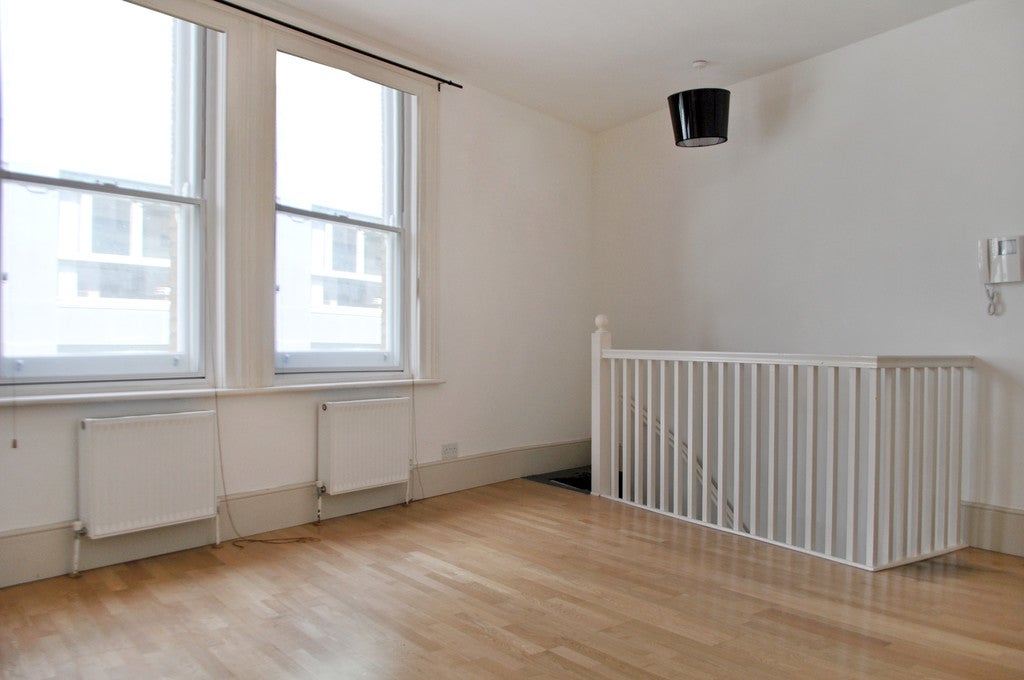 Flat Hackney Road in Greater London