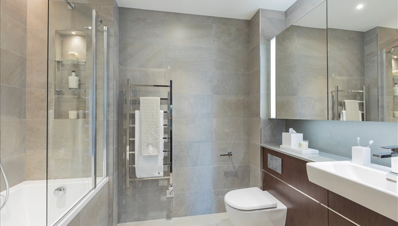 Flat Ponton Road in Greater London