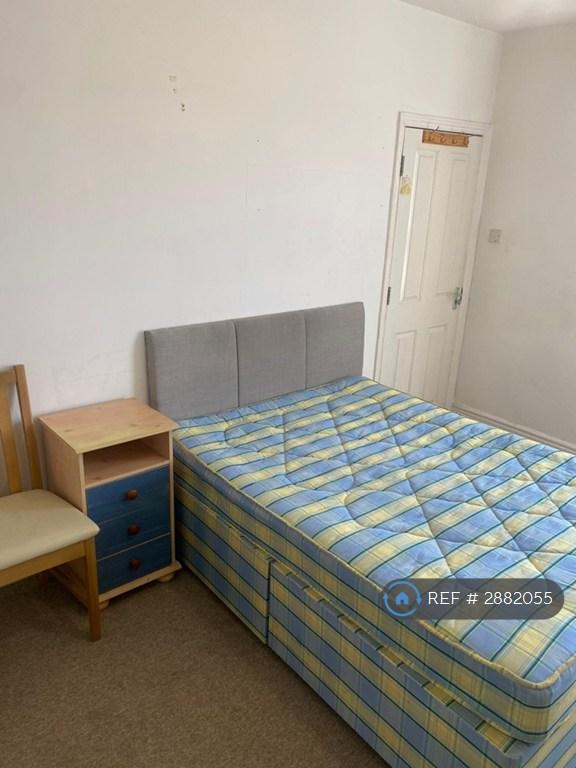 Room Luckwell Road in Bristol