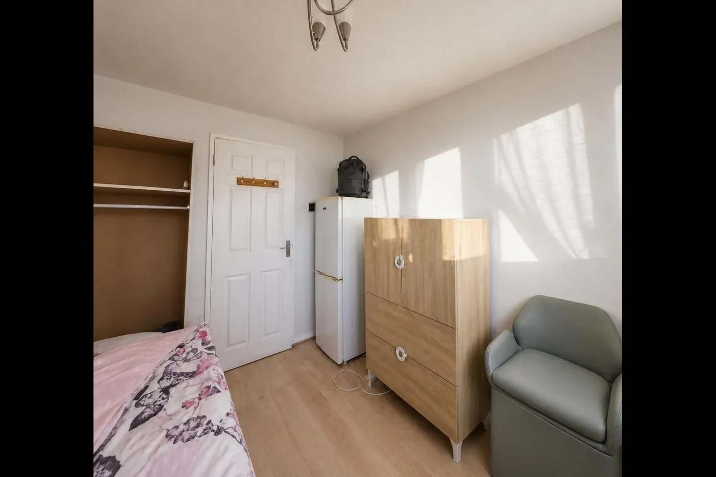 Room Rockingham Street in Greater London