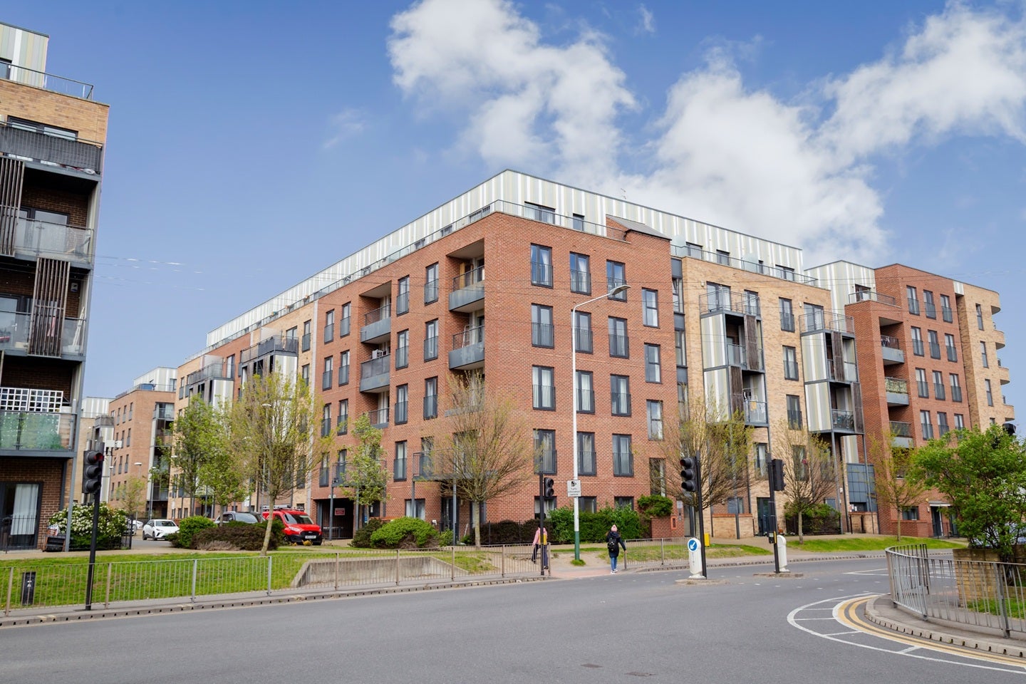 Flat Oldchurch Road in Greater London