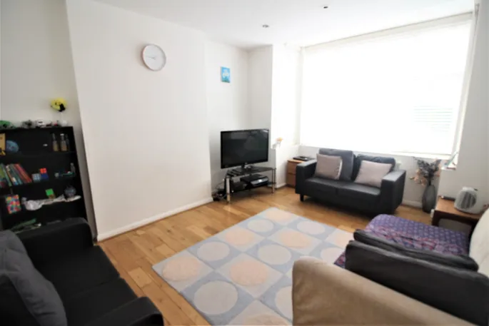 Flat Welldon Crescent in Greater London