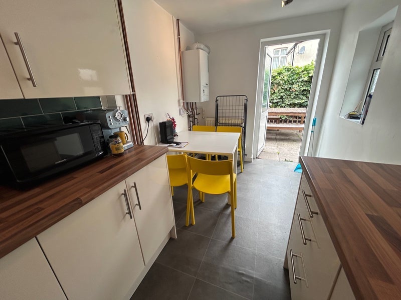 Room Worsley Street in Bristol