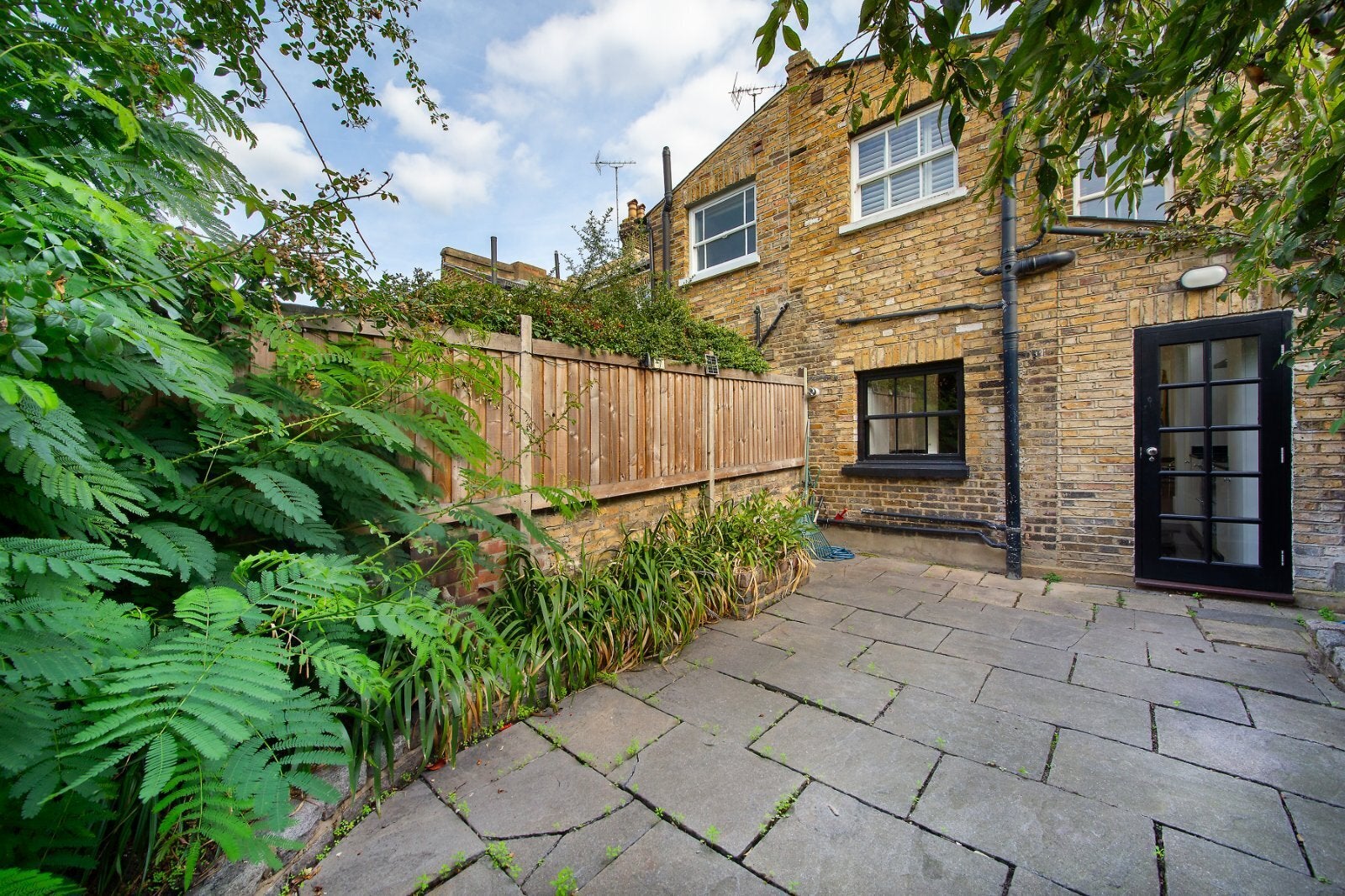 House Elsley Road in Greater London