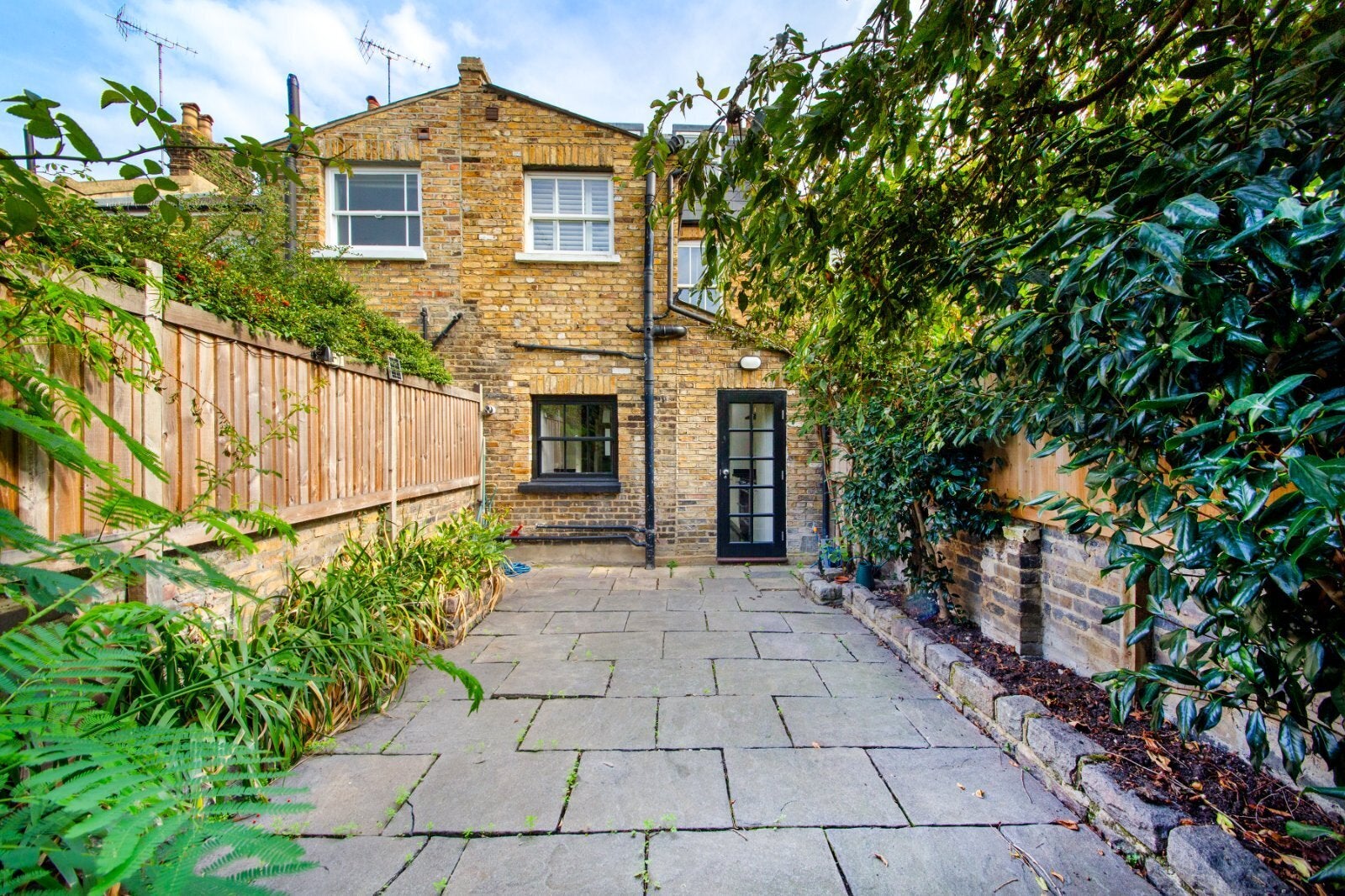 House Elsley Road in Greater London
