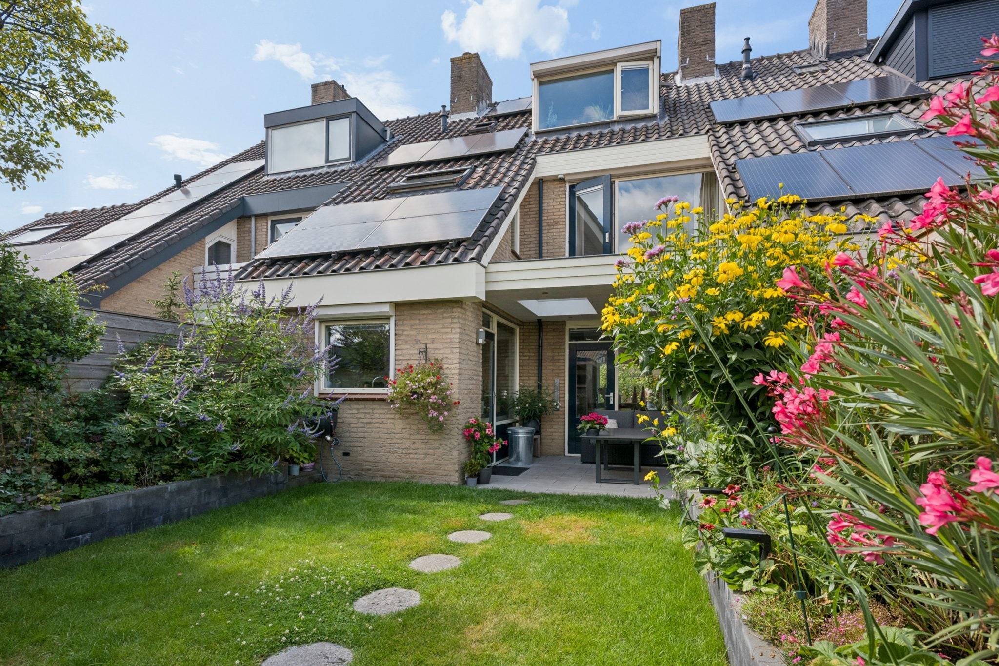 Tussenwoning te koop: 't Hazeveld 101, Nijkerk