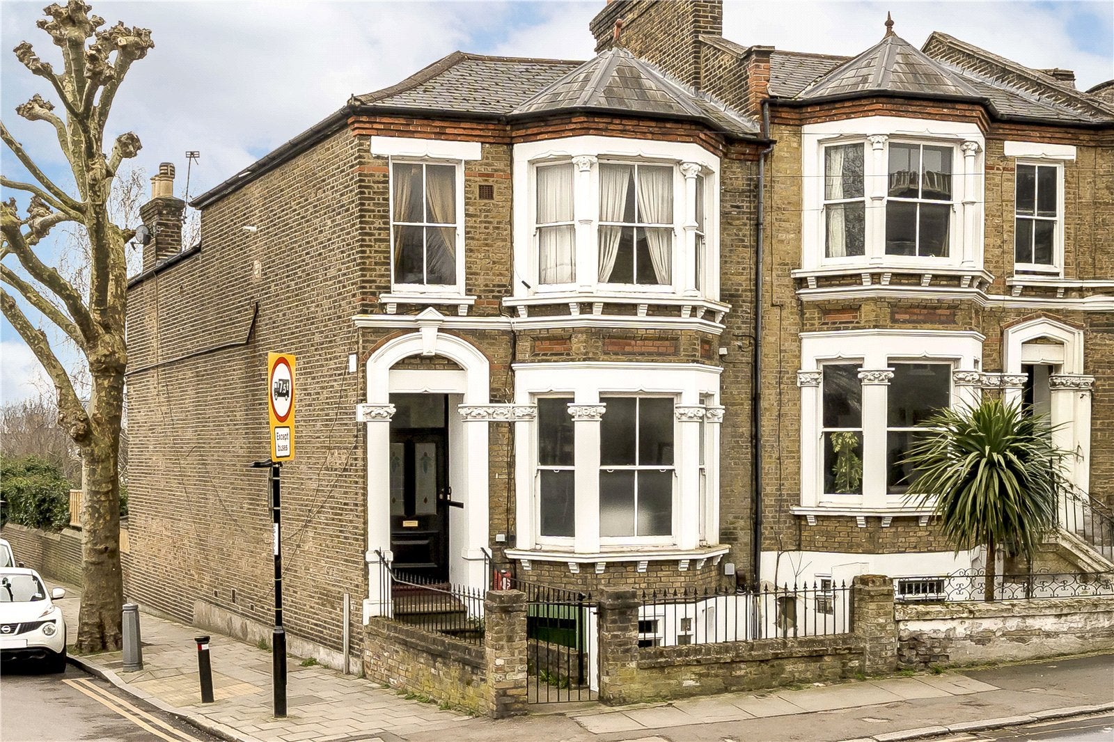 Flat Drakefell Road in Greater London