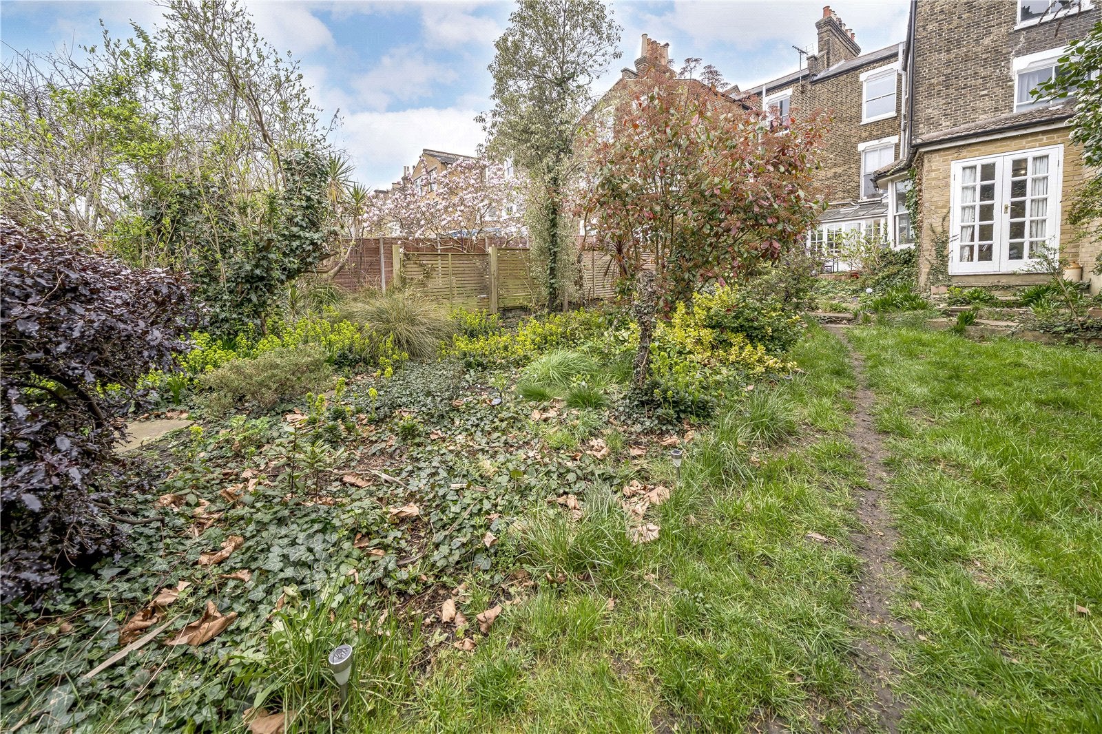 Flat Drakefell Road in Greater London