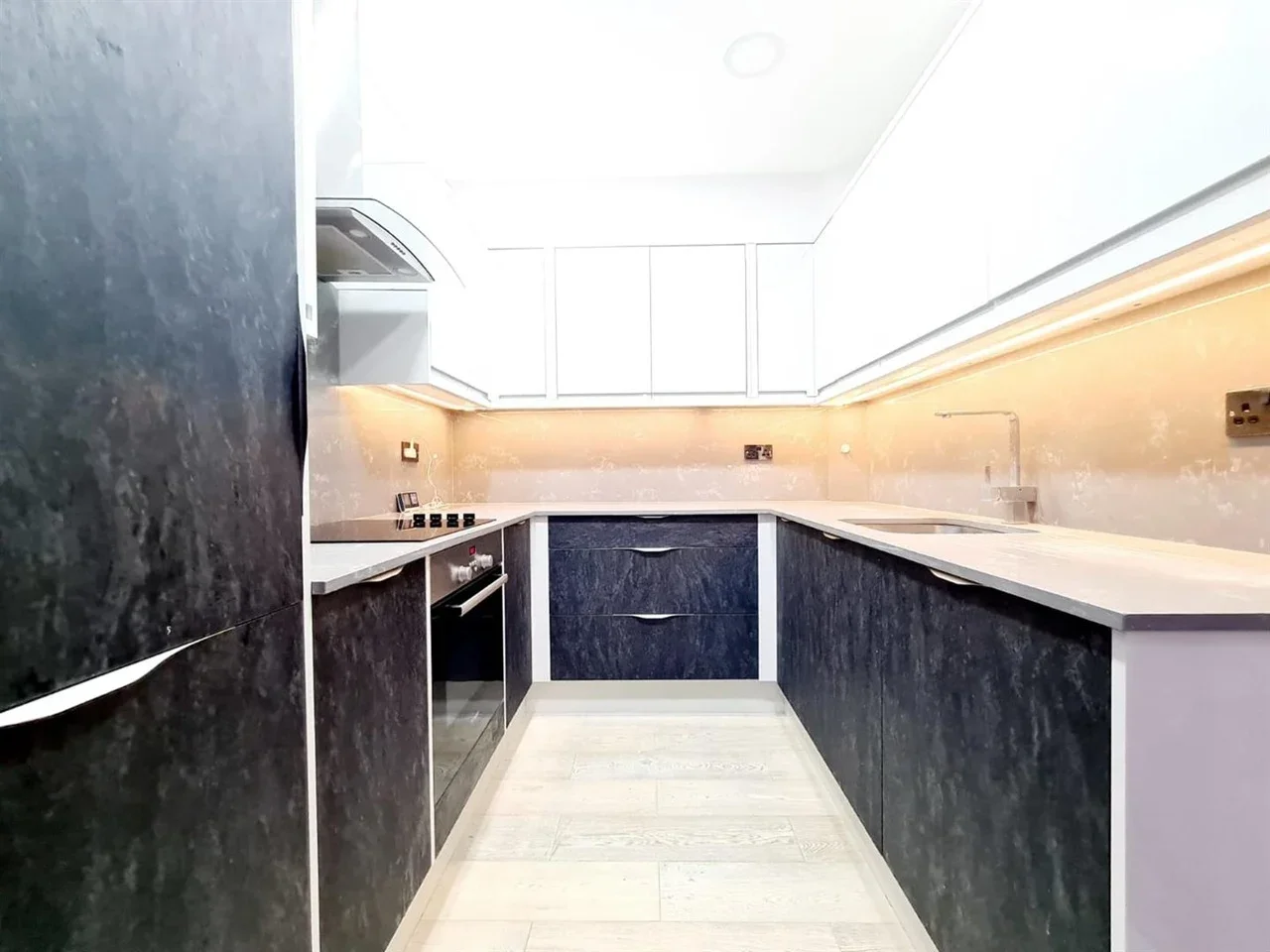 Flat Crossbrook Street in Cheshunt
