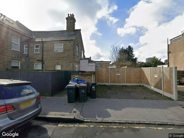 Flat Limes Road in Greater London