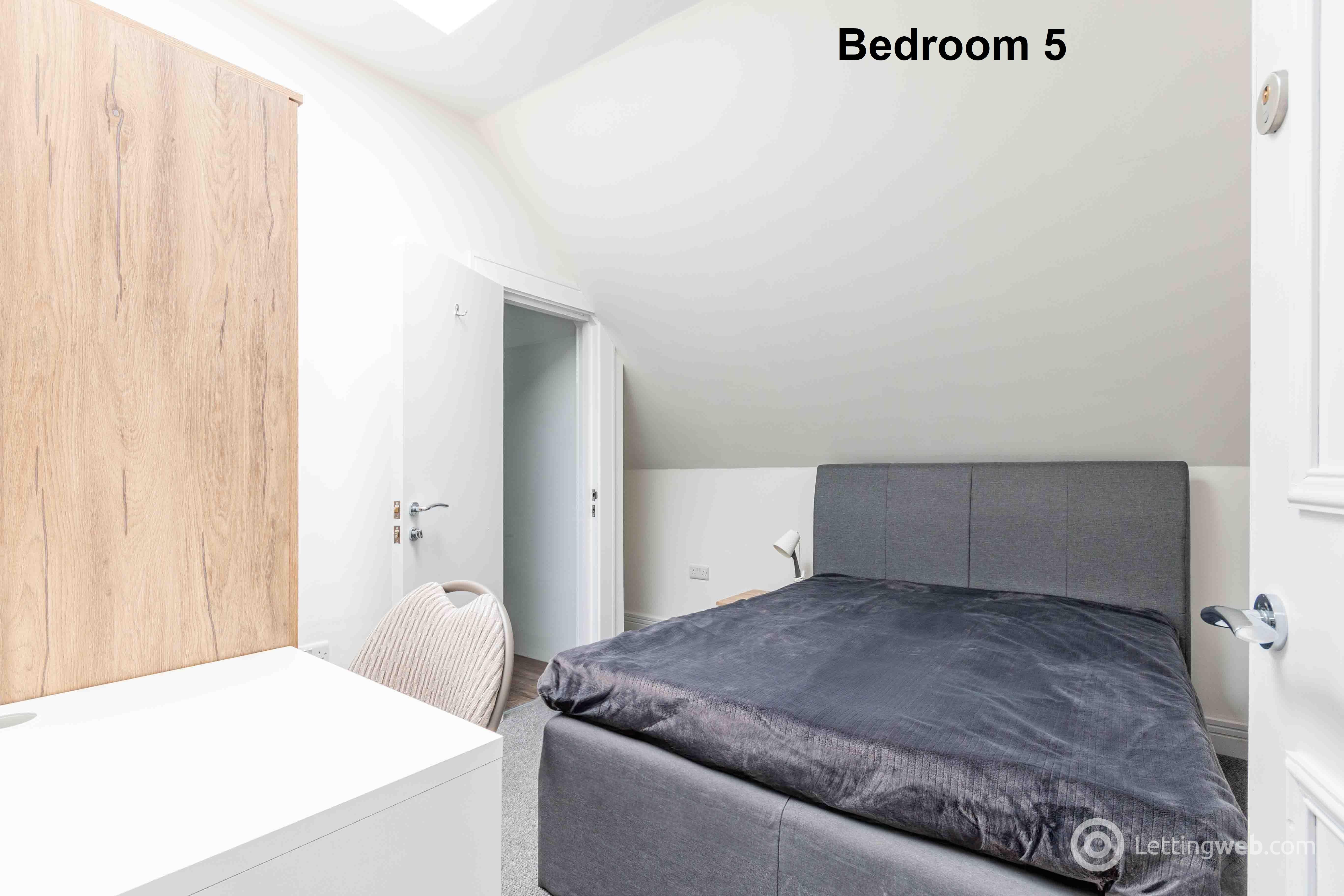 Room South Clerk Street in Edinburgh
