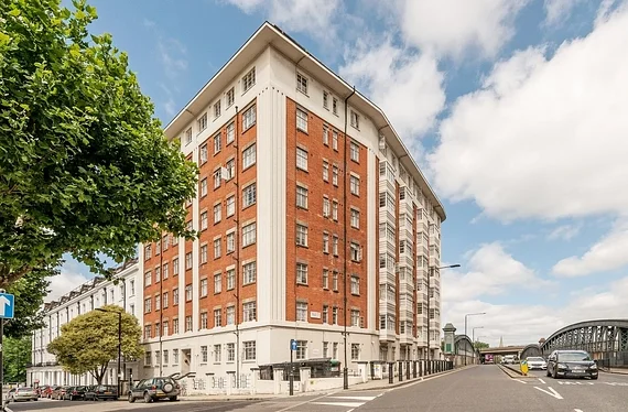 Flat Bishop's Bridge Road in City of Westminster